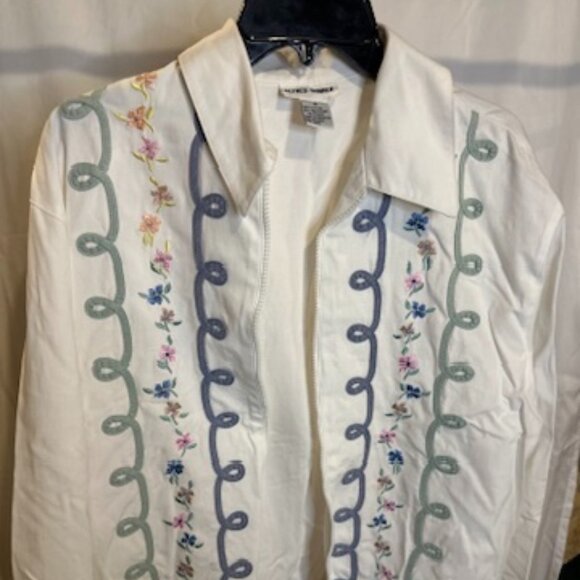 Alfred Dunner White Zip-Up Jacket with Embroidered Floral Detail – Size 12 - Picture 1 of 3
